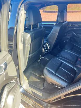 PORSCHE-CAYENNE-2011