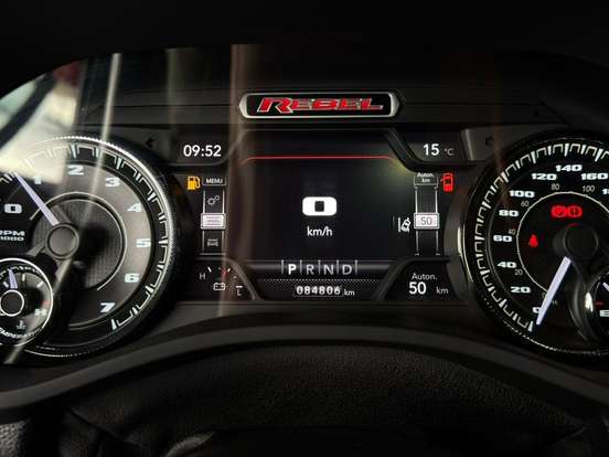 RAM-1500-5.7 V8 GASOLINA REBEL CD 4X4 AUTOMÁTICO RAM-1500-2021