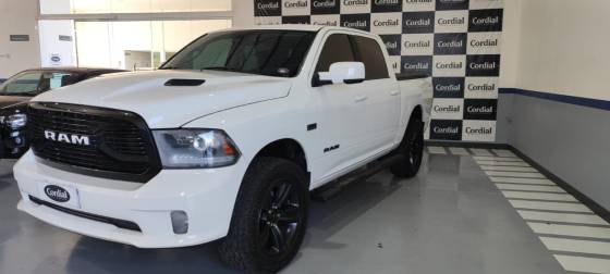 RAM CLASSIC 5.7 V8 GASOLINA LARAMIE NIGHT EDITION CD 4X4 AUTOMÁTICO