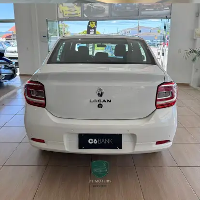 RENAULT-LOGAN-2024
