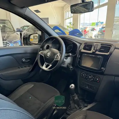 RENAULT-LOGAN-2024