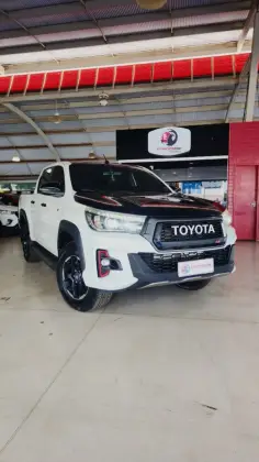 TOYOTA HILUX 2.8 GR SPORT 4X4 CD 16V DIESEL 4P AUTOMÁTICO TOYOTA HILUX 2.8 GR SPORT 4X4 CD 16V DIESEL 4P AUTOMÁTICO