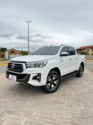 TOYOTA HILUX 2.8 SRX 4X4 CD 16V DIESEL 4P AUTOMÁTICO TOYOTA HILUX 2.8 SRX 4X4 CD 16V DIESEL 4P AUTOMÁTICO