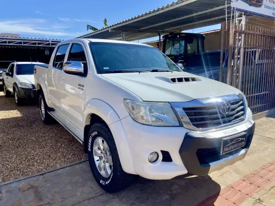 TOYOTA HILUX 3.0 SRV 4X4 CD 16V TURBO INTERCOOLER DIESEL 4P AUTOMÁTICO TOYOTA HILUX 3.0 SRV 4X4 CD 16V TURBO INTERCOOLER DIESEL 4P AUTOMÁTICO