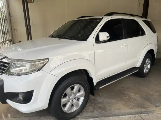 TOYOTA-HILUX SW4-2.7 SR 7 LUGARES 4X2 16V FLEX 4P AUTOMÁTICO TOYOTA-HILUX SW4-2015