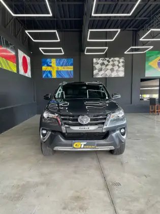 TOYOTA HILUX SW4 2.8 SRX 4X4 7 LUGARES 16V TURBO INTERCOOLER DIESEL 4P AUTOMÁTICO TOYOTA HILUX SW4 2.8 SRX 4X4 7 LUGARES 16V TURBO INTERCOOLER DIESEL 4P AUTOMÁTICO