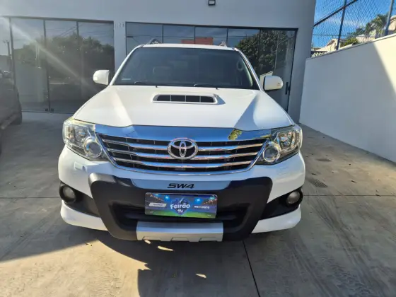 TOYOTA HILUX SW4 3.0 SRV 4X4 7 LUGARES 16V TURBO INTERCOOLER DIESEL 4P AUTOMÁTICO TOYOTA HILUX SW4 3.0 SRV 4X4 7 LUGARES 16V TURBO INTERCOOLER DIESEL 4P AUTOMÁTICO