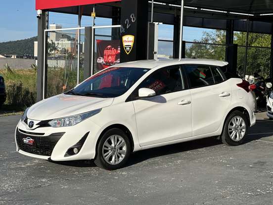 TOYOTA-YARIS-2018