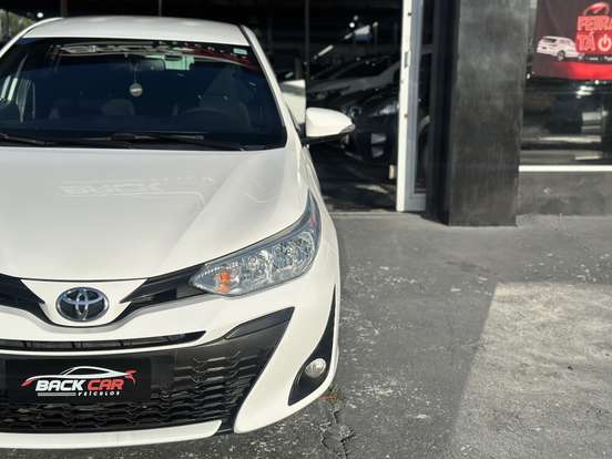 TOYOTA-YARIS-2018