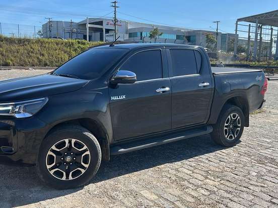 TOYOTA-HILUX-2.8 D-4D TURBO DIESEL CD SRX 4X4 AUTOMÁTICO TOYOTA-HILUX-2023