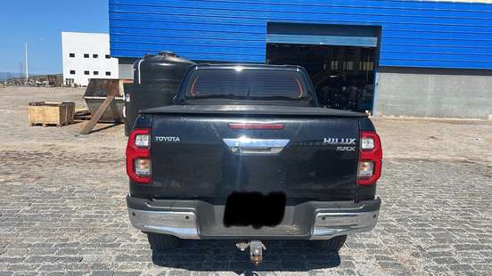 TOYOTA-HILUX-2.8 D-4D TURBO DIESEL CD SRX 4X4 AUTOMÁTICO TOYOTA-HILUX-2023