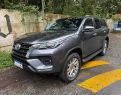 TOYOTA HILUX SW4 2.7 VVT-i FLEX SRV 7L 4X2 AUTOMÁTICO TOYOTA HILUX SW4 2.7 VVT-i FLEX SRV 7L 4X2 AUTOMÁTICO