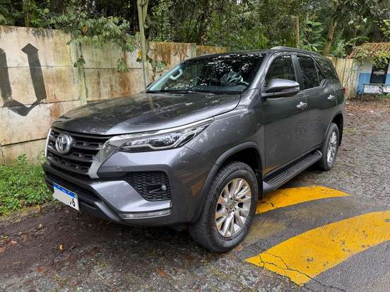TOYOTA-HILUX SW4-2.7 VVT-i FLEX SRV 7L 4X2 AUTOMÁTICO TOYOTA-HILUX SW4-2021
