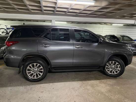 TOYOTA-HILUX SW4-2.7 VVT-i FLEX SRV 7L 4X2 AUTOMÁTICO TOYOTA-HILUX SW4-2021
