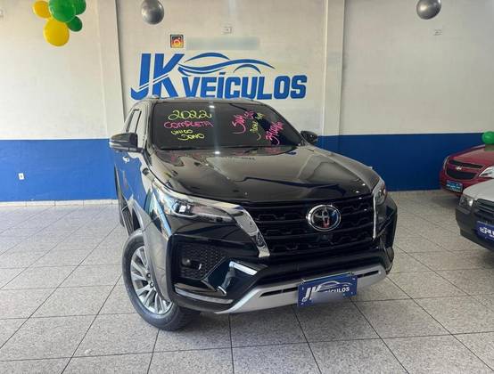 TOYOTA HILUX SW4 2.8 D-4D TURBO DIESEL SRX 7L 4X4 AUTOMÁTICO