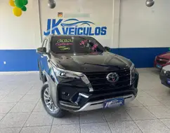 TOYOTA HILUX SW4 2.8 D-4D TURBO DIESEL SRX 7L 4X4 AUTOMÁTICO TOYOTA HILUX SW4 2.8 D-4D TURBO DIESEL SRX 7L 4X4 AUTOMÁTICO