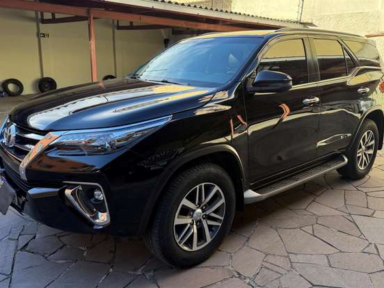 TOYOTA-HILUX SW4-2.8 SRX 4X4 7 LUGARES 16V TURBO INTERCOOLER DIESEL 4P AUTOMÁTICO TOYOTA-HILUX SW4-2019