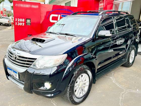TOYOTA HILUX SW4 3.0 SRV 4X4 7 LUGARES 16V TURBO INTERCOOLER DIESEL 4P AUTOMÁTICO