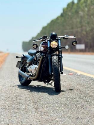 TRIUMPH BONNEVILLE BOBBER 1200 