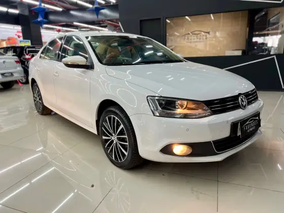 VOLKSWAGEN JETTA 2.0 TSI HIGHLINE 211CV GASOLINA 4P TIPTRONIC VOLKSWAGEN JETTA 2.0 TSI HIGHLINE 211CV GASOLINA 4P TIPTRONIC