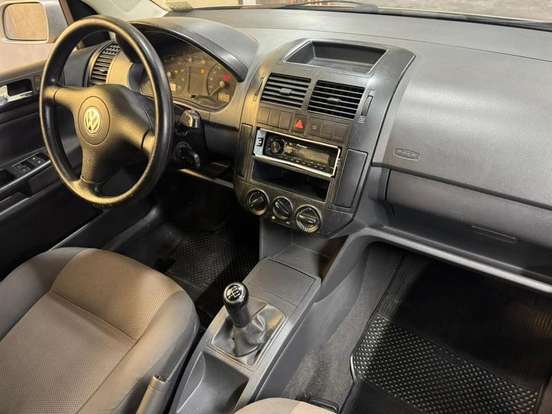 VOLKSWAGEN-POLO SEDAN-2006