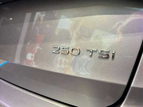 VOLKSWAGEN-TAOS-2026