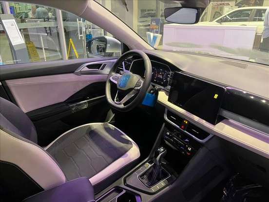 VOLKSWAGEN-TAOS-2026