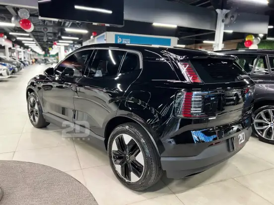 VOLVO-EX30-2024