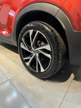 VOLVO-XC40-2021