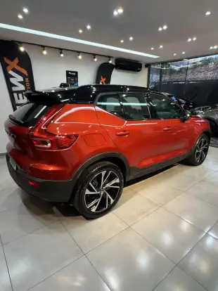VOLVO-XC40-2021