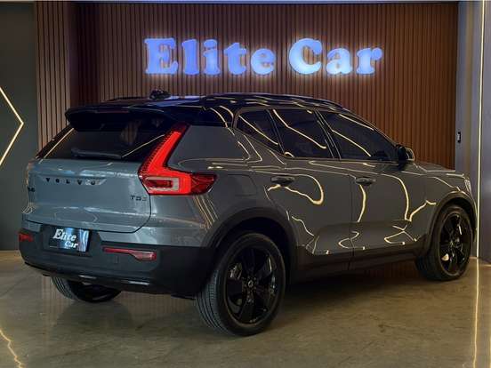 VOLVO-XC40-2019