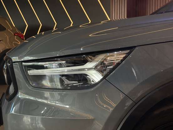 VOLVO-XC40-2019
