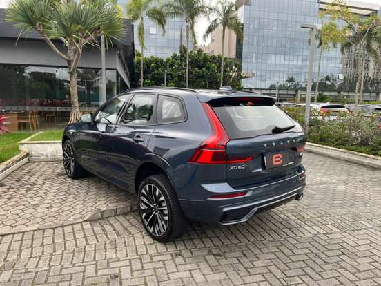 VOLVO-XC60-2025