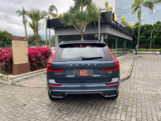 VOLVO-XC60-2025