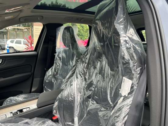VOLVO-XC60-2025