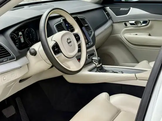 VOLVO-XC90-2019