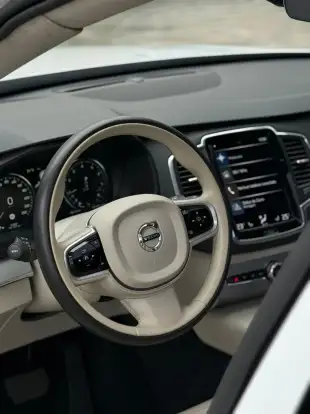 VOLVO-XC90-2019