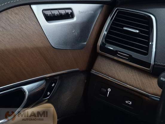 VOLVO-XC90-2018