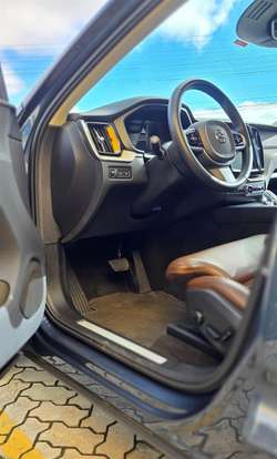 VOLVO-XC60-2019