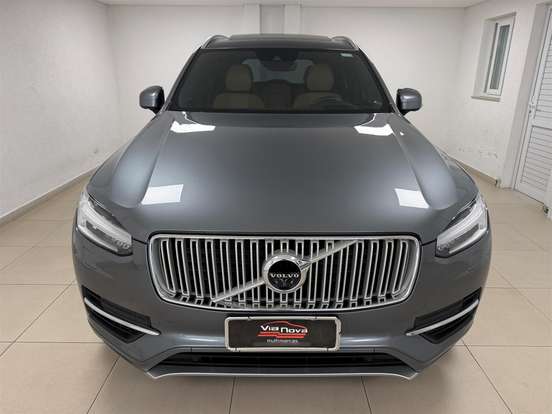 VOLVO-XC90-2017