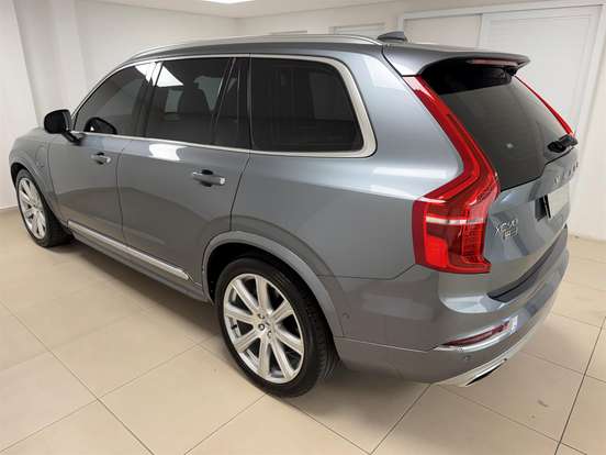 VOLVO-XC90-2017