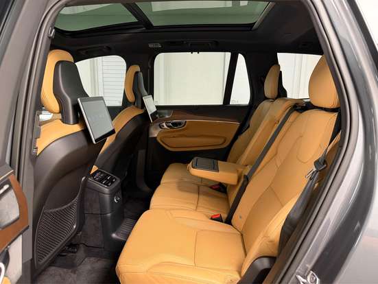 VOLVO-XC90-2017