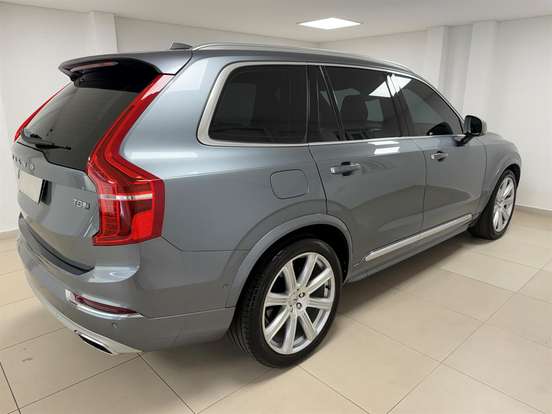VOLVO-XC90-2017