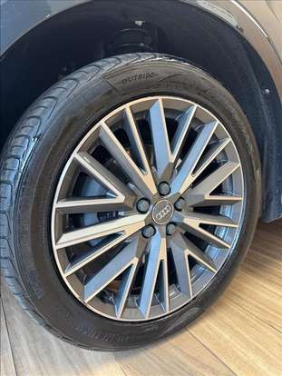 AUDI-Q3-2020