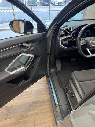 AUDI-Q3-2020