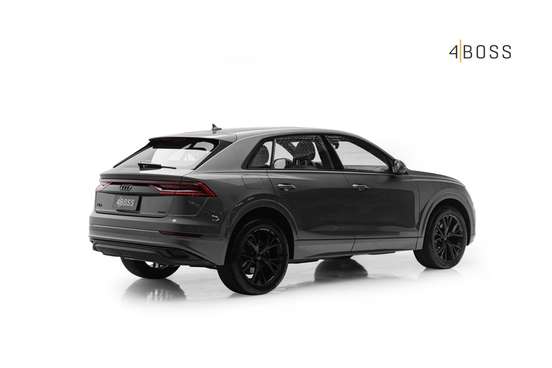 AUDI-Q8-2022