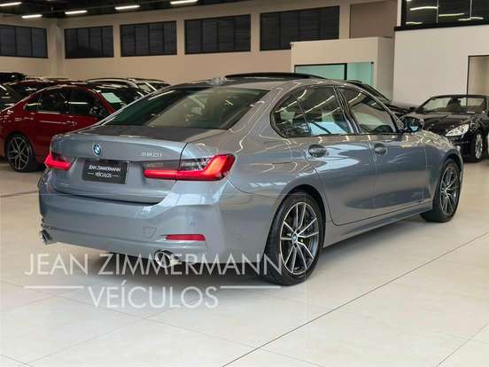 BMW-320i-2023