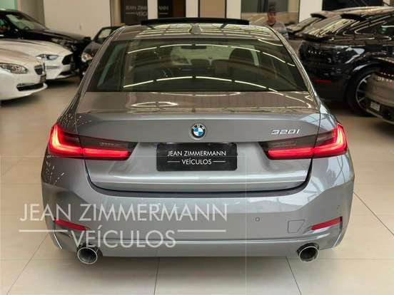 BMW-320i-2023