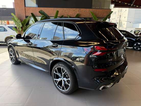 BMW-X5-3.0 I6 TURBO HÍBRIDO XDRIVE50E X-LINE AUTOMÁTICO BMW-X5-2024
