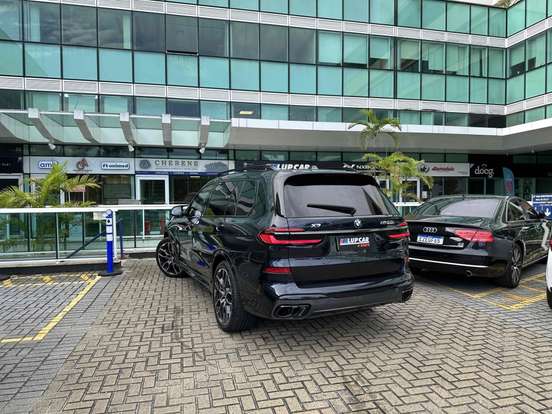 BMW-X7-2024